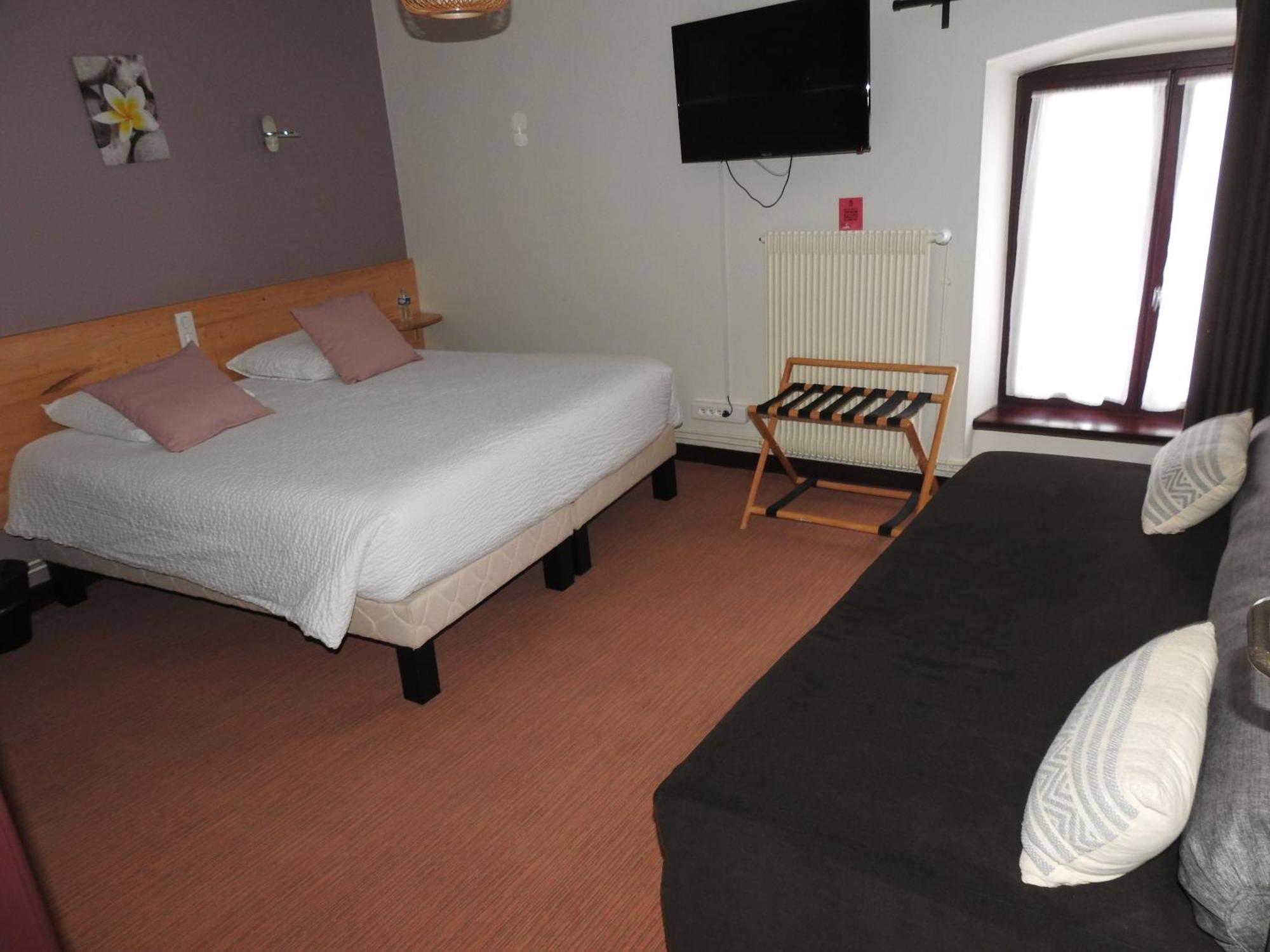 Le Barriol Hotel Saint-Julien-Chapteuil Buitenkant foto