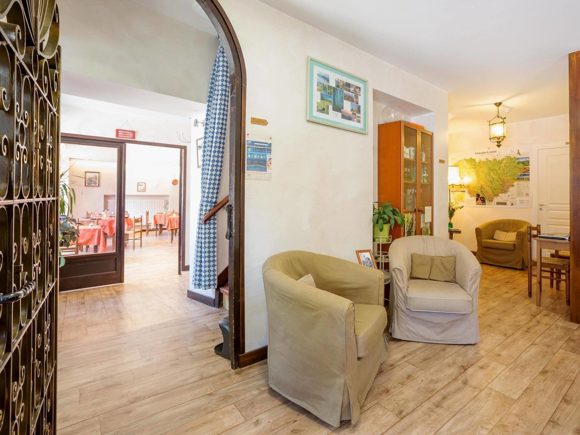 Le Barriol Hotel Saint-Julien-Chapteuil Buitenkant foto
